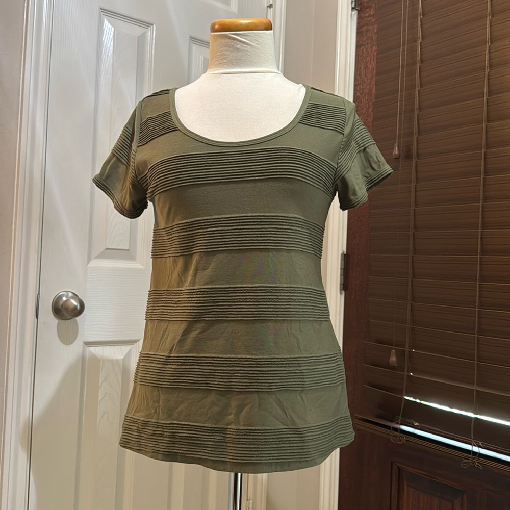 LuLaRoe Classic Tee Top Olive Green XS